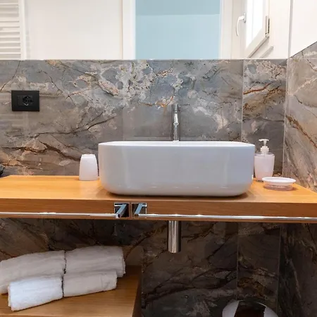 Roccamare - Comfort D'epoca E Vista Da Sogno Nel Cuore Di By Biz شقة